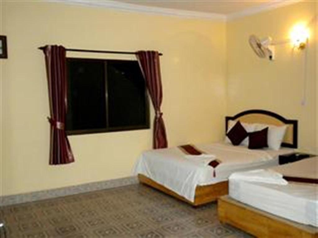 Golden Boat Guesthouse Пном Пен Екстериор снимка