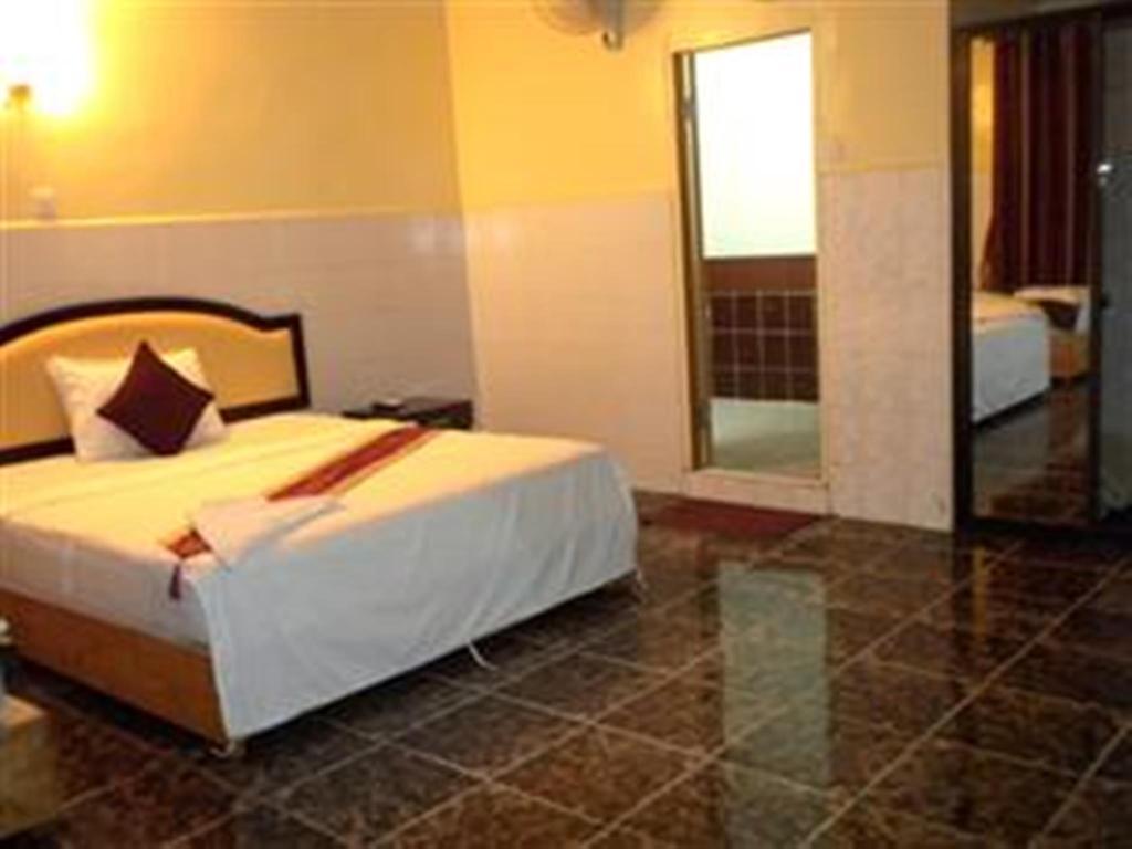 Golden Boat Guesthouse Пном Пен Екстериор снимка