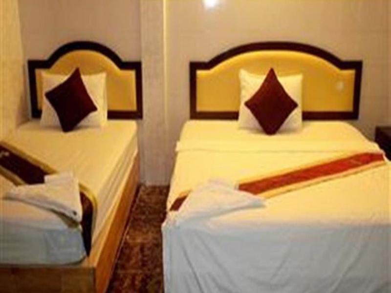 Golden Boat Guesthouse Пном Пен Екстериор снимка