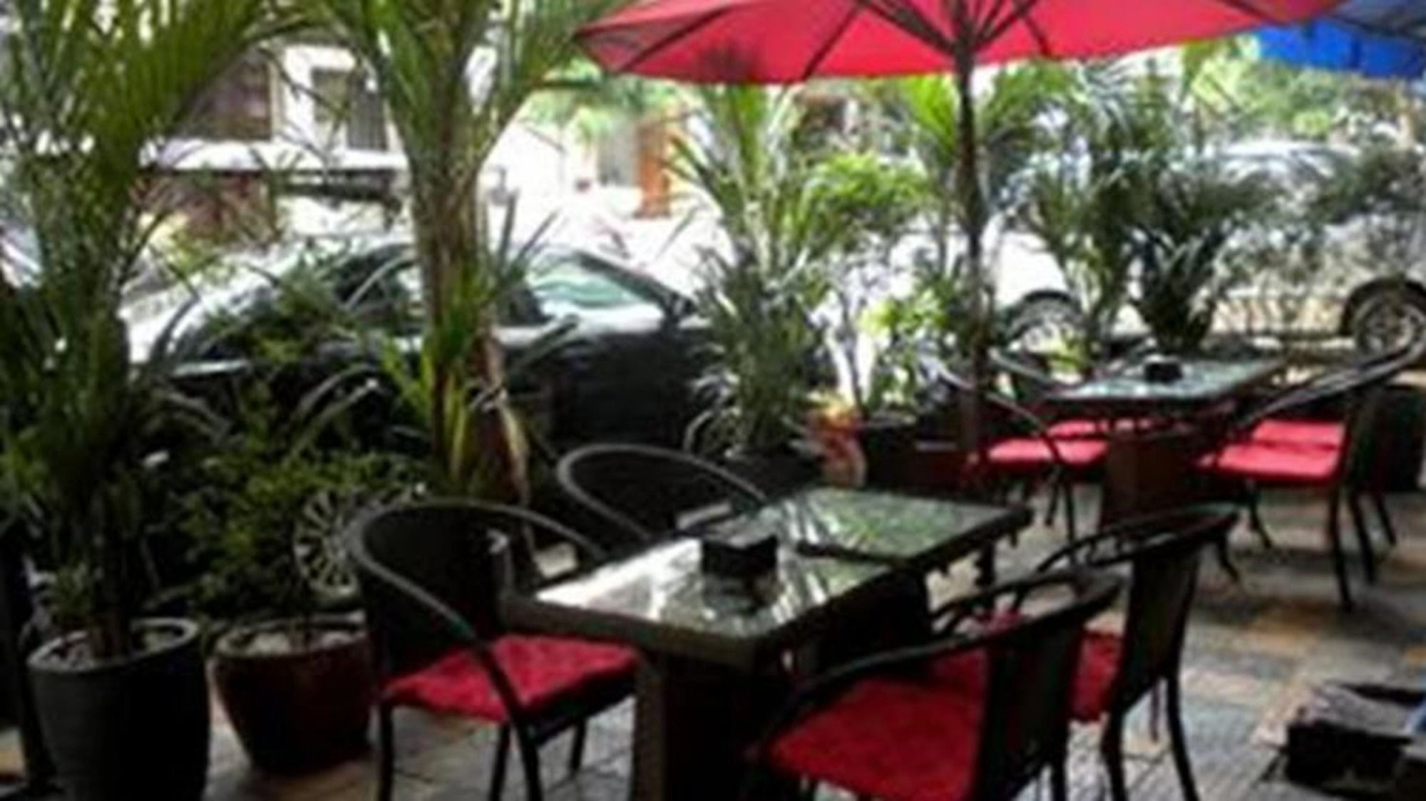 Golden Boat Guesthouse Пном Пен Екстериор снимка