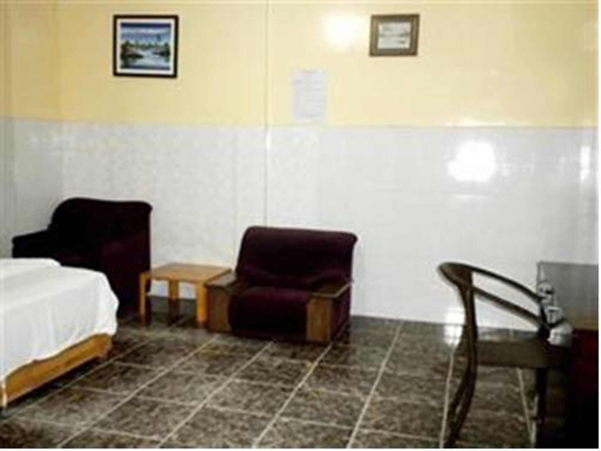 Golden Boat Guesthouse Пном Пен Екстериор снимка