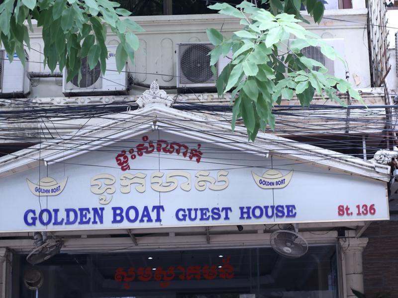 Golden Boat Guesthouse Пном Пен Екстериор снимка